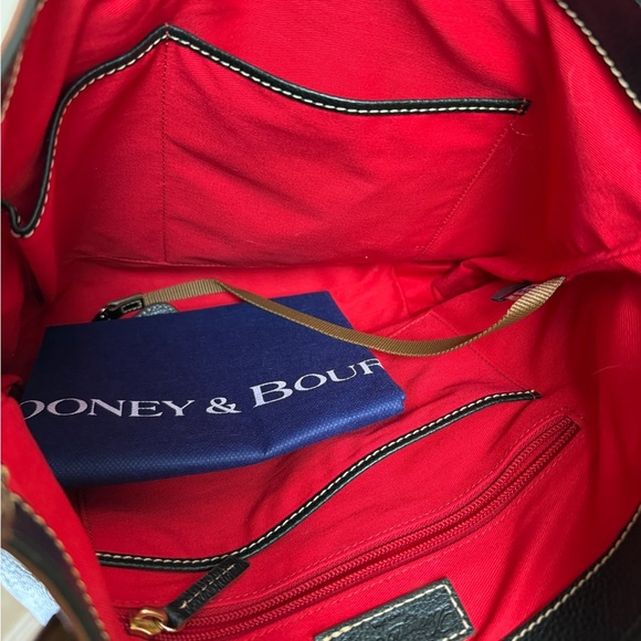 DOONEY AND BOURKE Black Leather Shoulder Bag with hook latch. - Picture 7 of 8